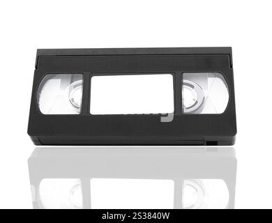 Altes Videokassettenband isoliert auf weißem Hintergrund. Altes Videokassettenband Stockfoto