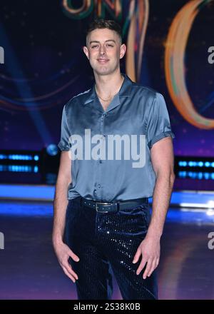 Colin Grafton besucht Dancing on Ice - Series 17 Photocall in den Bovingdon Studios in Hertfordshire, England. UK. Mittwoch, 8. Januar 2025 - BANG MEDIA INTERNATIONAL FAMOUS PICTURES 28 HOLMES ROAD LONDON NW5 3AB VEREINIGTES KÖNIGREICH Tel. +44 (0) 02 7485 1005 E-Mail: pictures@famous.uk.com Credit: Famous/Alamy Live News Stockfoto