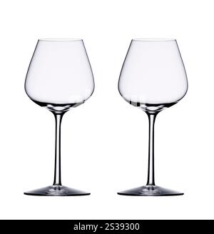 Einzelnes leeres Weinglas isoliert auf weißem Hintergrund Stockfoto