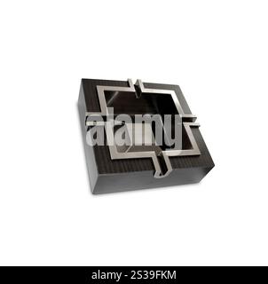 Braune Aschenschale isoliert auf weißem Hintergrund. Braune Aschenschale isoliert Stockfoto