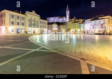 Hafen von Piran bei Nacht. Piran, Istrien, Slowenien Stockfoto