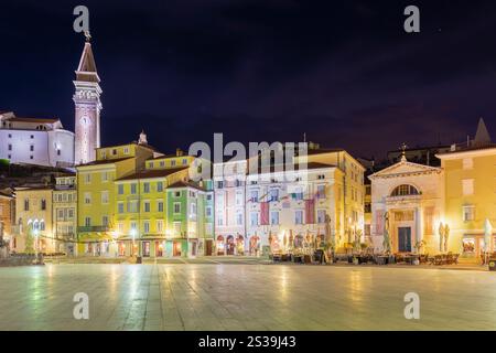 Hafen von Piran bei Nacht. Piran, Istrien, Slowenien Stockfoto