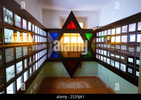 Vilnius, Litauen - 30. november 2024: Ehemaliges kgb-Gefängnis und jüdische Völkermord-Halle. Das Museum der Besatzung und der Freiheitskämpfe in Vilnius. Stockfoto