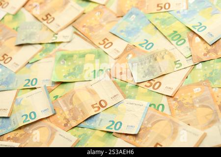 Viele europäische Euro-Geldscheine. Viele Banknoten der Währung der europäischen union aus nächster Nähe. Viele europäische Euro-Geldscheine. Viele europäische Banknoten Stockfoto