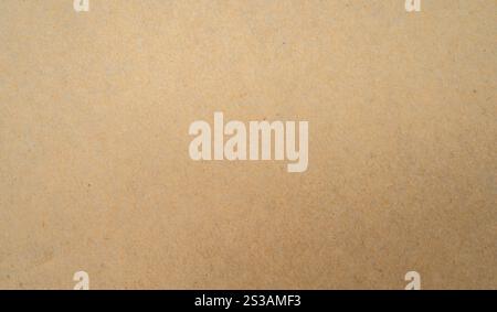Hintergrund der Papierstruktur recyceln. Zerknitterter Hintergrund aus altem Kraftpapier mit abstrakter Form und Raumpapier für hohe Textauflösung. Stockfoto