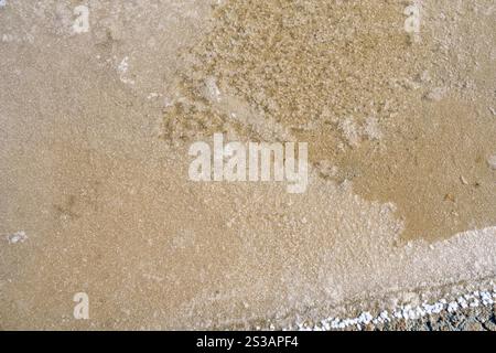 Lebendige Sea Salt Flats in Südfrankreich malerische kleine Salzseen für Sea Salt Collection Stockfoto