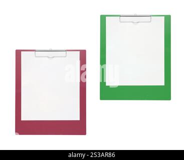 Weißer leerer Papper mit Stift isoliert auf weißem Hintergrund. Weiße leere Papper mit Stift Stockfoto