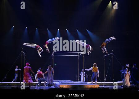 UK. Januar 2025. LONDON, ENGLAND – 08. JANUAR 2025: Cirque du Soleil's 'Corteo' Dress Probe in der Royal Albert Hall in London, England. CAP/MAR © MAR/Capital Pictures Credit: Capital Pictures/Alamy Live News Stockfoto