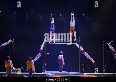 UK. Januar 2025. LONDON, ENGLAND – 08. JANUAR 2025: Cirque du Soleil's 'Corteo' Dress Probe in der Royal Albert Hall in London, England. CAP/MAR © MAR/Capital Pictures Credit: Capital Pictures/Alamy Live News Stockfoto