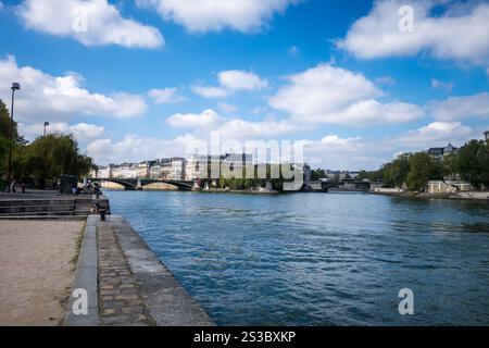 Ile Saint-Louis - Insel Saint Louis - Blick vom seine-Ufer in Paris, Frankreich. Ile Saint-Louis - Insel Saint Louis - Paris, Frankreich Stockfoto