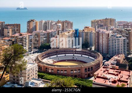 Blick auf die Plaza de Toros de Ronda La Malagueta (Stierring) aus Sicht der Burg Gibralfaro, Malaga, Andalusien in Spanien Stockfoto