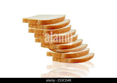 Schnittbrot isoliert auf weiss Stockfoto