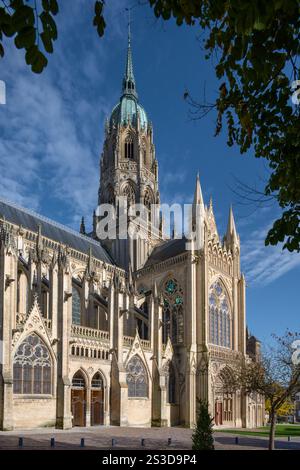 Südwestansicht der Kathedrale von Bayeux, Normandie, Frankreich Stockfoto