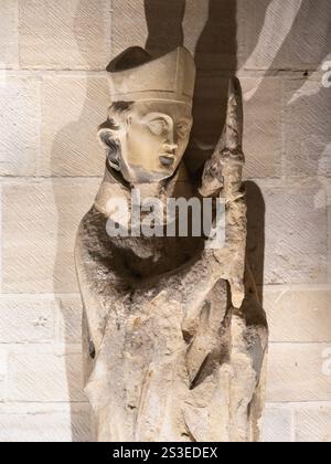 Bischofskulptur, Kathedrale von Bayeux, Normandie, Frankreich Stockfoto