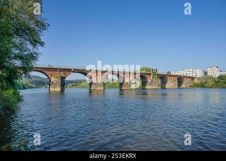 Römerbrücke über die Mosel, älteste Brücke in Deutschland, Trier, Rheinland-Pfalz, Deutschland *** Römische Brücke über die Mosel, älteste Brücke Deutschlands, Trier, Rheinland-Pfalz, Deutschland Stockfoto