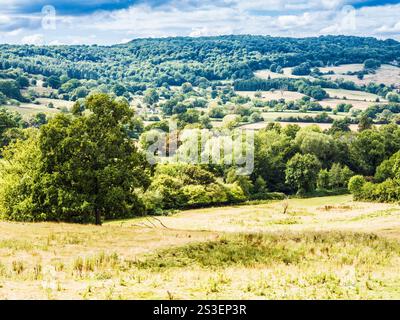 Der Blick vom Cotswold Way über Great Witcombe in der Nähe von Birdlip, Gloucestershire. Stockfoto