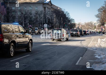 Washington DC, USA. Am 9. Januar 2025 reist der Sarg des US-Präsidenten Jimmy Carter die Pennsylvania Ave. Hinunter, vorbei am Weißen Haus in Washington DC, USA, bevor er zur Ruhe gebracht wird. Quelle: Diego Montoya/Alamy Live News Stockfoto