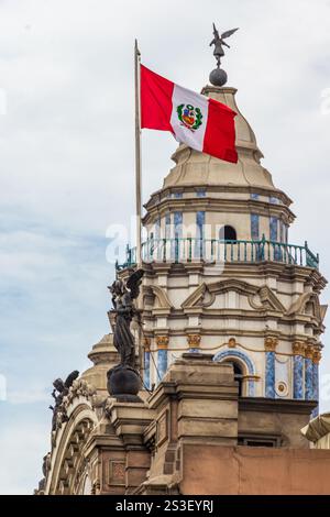 Peruanische Flagge im Kloster Santo Domingo - Lima, Peru Stockfoto
