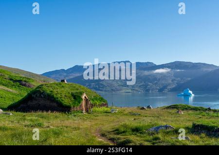 Landschaft des Standorts der Ruinen von Erik dem Roten mit Tunulliarfik Fjord. Qassiarsuk, Brattahlíð, Südgrönland, Dänemark Stockfoto