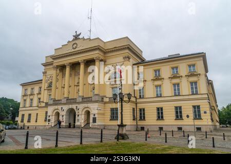 Warschau, Polen - 22. Juni 2024: Hauptquartier Der Metropolitan Police. Mostowski-Palast in Warschau. Stockfoto