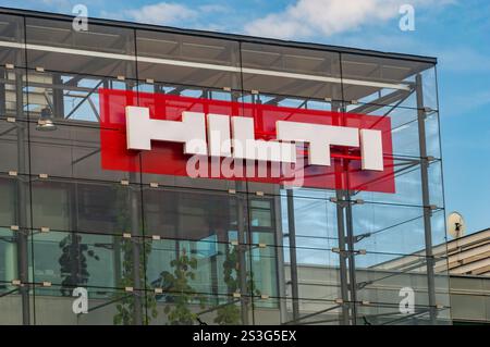 Prag, Tschechische Republik - 12. Juli 2024: Logo und Zeichen von Hilti. Stockfoto
