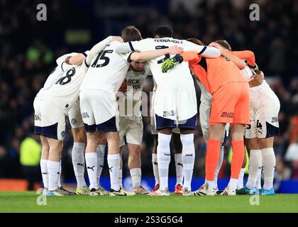 Liverpool, Großbritannien. Januar 2025. Peterboroughs Team drängte sich während des FA Cup-Spiels im Goodison Park, Liverpool. Der Bildnachweis sollte lauten: Jessica Hornby/Sportimage Credit: Sportimage Ltd/Alamy Live News Stockfoto