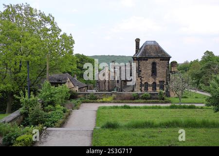 Shibden Hall in Halifax, ein wunderschönes historisches englisches Herrenhaus, umgeben von Gärten. Calderdale, West Yorkshire, England, Vereinigtes Königreich. Stockfoto