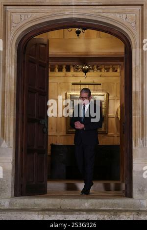 Premierminister Sir Keir Starmer erwartet den französischen Präsidenten Emmanuel Macron vor einem bilateralen Treffen in Chequers, dem Landhaus des amtierenden Premierministers des Vereinigten Königreichs, in der Nähe von Aylesbury, Buckinghamshire. Bilddatum: Donnerstag, 9. Januar 2025. Stockfoto
