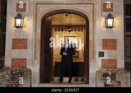 Premierminister Sir Keir Starmer erwartet den französischen Präsidenten Emmanuel Macron vor einem bilateralen Treffen in Chequers, dem Landhaus des amtierenden Premierministers des Vereinigten Königreichs, in der Nähe von Aylesbury, Buckinghamshire. Bilddatum: Donnerstag, 9. Januar 2025. Stockfoto