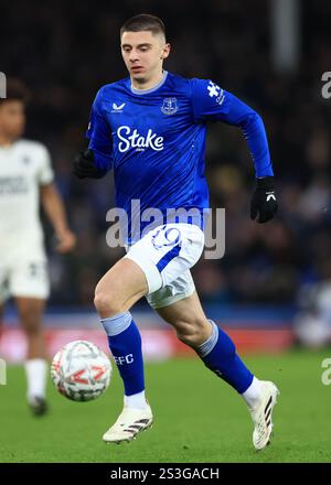 Liverpool, Großbritannien. Januar 2025. Vitalii Mykolenko von Everton während des FA Cup Spiels im Goodison Park, Liverpool. Der Bildnachweis sollte lauten: Jessica Hornby/Sportimage Credit: Sportimage Ltd/Alamy Live News Stockfoto