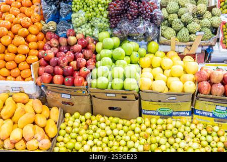 Obst und Gemüse auf dem traditionellen iranischen Markt in Kuwait-Stadt Stockfoto