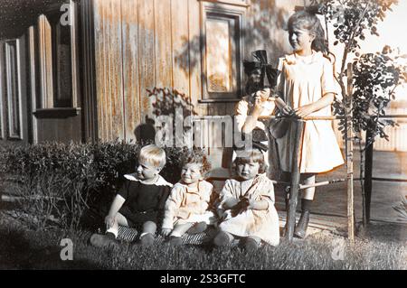 Foto von deutschen Kindern Mitte Zwanziger Stockfoto