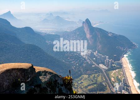 Der Blick von Pedra da Gavea einschließlich Christus der Erlöser, Mai, Rio de Janeiro, Brasilien Stockfoto