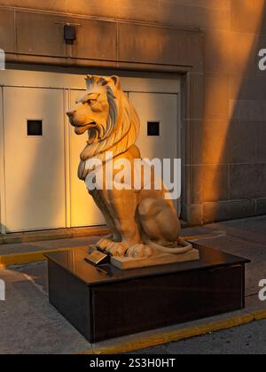 Toronto Kanada / diese Skulptur des Großen Löwen erinnert an das 80. Jubiläum des Fairmont Royal York Hotels in der Innenstadt von Toronto, Kanada im Jahr 2009 Stockfoto