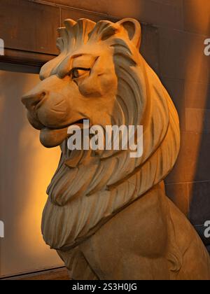 Toronto Kanada / diese Skulptur des Großen Löwen erinnert an das 80. Jubiläum des Fairmont Royal York Hotels in der Innenstadt von Toronto, Kanada im Jahr 2009 Stockfoto