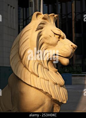 Toronto Kanada / diese Skulptur des Großen Löwen erinnert an das 80. Jubiläum des Fairmont Royal York Hotels in der Innenstadt von Toronto, Kanada im Jahr 2009 Stockfoto