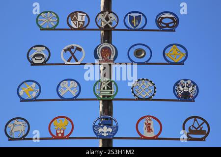 Handwerkskunst auf dem Maypole, Tradition, Bräuche, Alter Schulplatz, Hemmingen, Ludwigsburg Landkreis, Baden-Württemberg, Deutschland, Europa Stockfoto