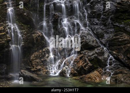 Froda-Wasserfall, Cascata La Froda, Sonogno, Verzasca-Tal, Valle Verzasca, Kanton Tessin, Schweiz, Europa Stockfoto