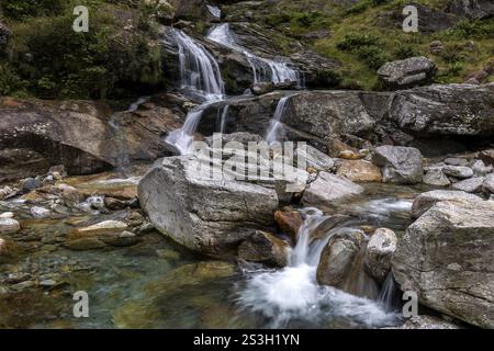 Froda-Wasserfall, Cascata La Froda, Sonogno, Verzasca-Tal, Valle Verzasca, Kanton Tessin, Schweiz, Europa Stockfoto
