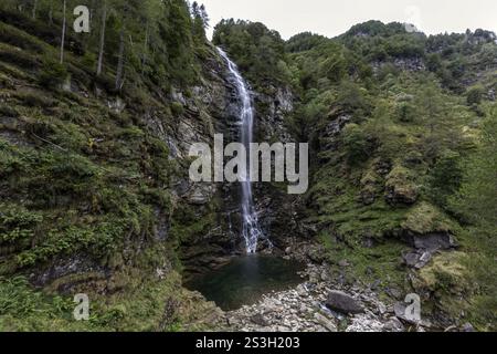 Froda-Wasserfall, Cascata La Froda, Sonogno, Verzasca-Tal, Valle Verzasca, Kanton Tessin, Schweiz, Europa Stockfoto