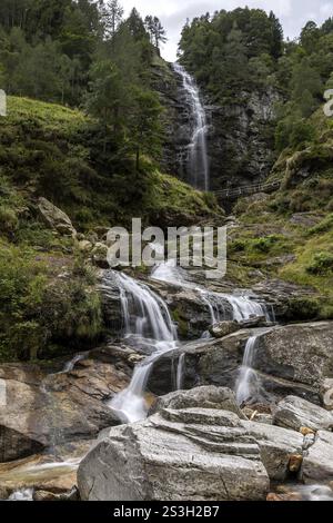 Froda-Wasserfall, Cascata La Froda, Sonogno, Verzasca-Tal, Valle Verzasca, Kanton Tessin, Schweiz, Europa Stockfoto