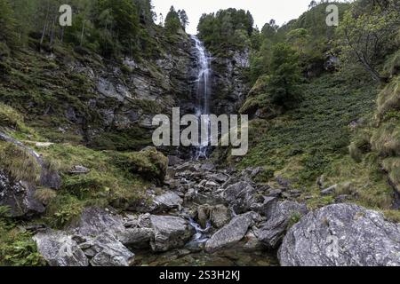 Froda-Wasserfall, Cascata La Froda, Sonogno, Verzasca-Tal, Valle Verzasca, Kanton Tessin, Schweiz, Europa Stockfoto
