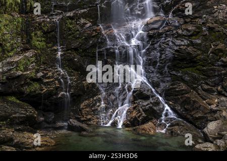 Froda-Wasserfall, Cascata La Froda, Sonogno, Verzasca-Tal, Valle Verzasca, Kanton Tessin, Schweiz, Europa Stockfoto
