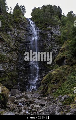 Froda-Wasserfall, Cascata La Froda, Sonogno, Verzasca-Tal, Valle Verzasca, Kanton Tessin, Schweiz, Europa Stockfoto