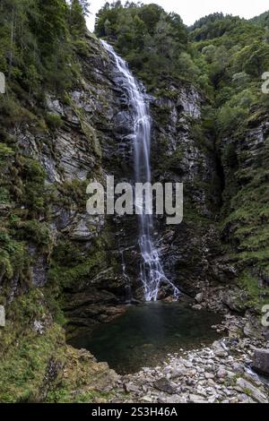 Froda-Wasserfall, Cascata La Froda, Sonogno, Verzasca-Tal, Valle Verzasca, Kanton Tessin, Schweiz, Europa Stockfoto