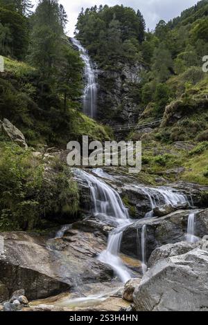 Froda-Wasserfall, Cascata La Froda, Sonogno, Verzasca-Tal, Valle Verzasca, Kanton Tessin, Schweiz, Europa Stockfoto
