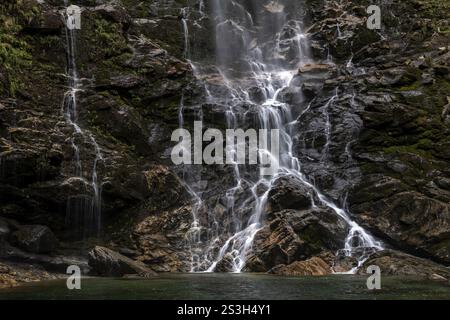 Froda-Wasserfall, Cascata La Froda, Sonogno, Verzasca-Tal, Valle Verzasca, Kanton Tessin, Schweiz, Europa Stockfoto