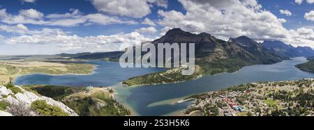 Panorama des Waterton Valley vom Aussichtspunkt Bears Hump aus gesehen, Alberta, Kanada, Nordamerika Stockfoto