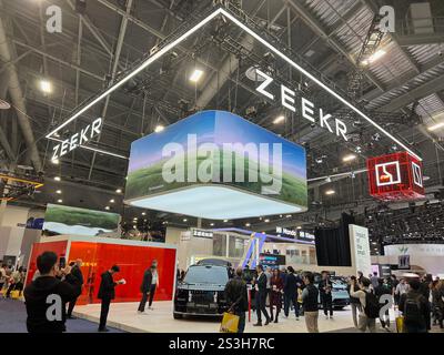 Las Vegas, USA.7. Januar 2025. Besucher besuchen die Consumer Electronics Show (CES) 2025 in Las Vegas, USA, 7. Januar 2025. Die Consumer Electronics Show (CES) 2025, die weltweit führende Tech-Show, wurde am Dienstag offiziell in Las Vegas eröffnet. Die jährliche Veranstaltung, die von Dienstag bis Freitag stattfindet, zieht mehr als 4.500 Aussteller aus mehr als 160 Ländern und Regionen an, darunter etwa 1.400 Startups. Quelle: Zhang Shuo/China News Service/Alamy Live News Stockfoto