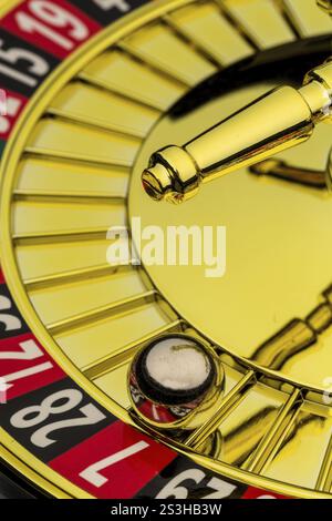 Der Zylinder eines Roulette-Glücksspiels in einem Casino. Gewinnen und Verlieren wird durch Zufall entschieden. Österreich Stockfoto